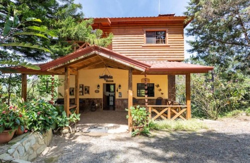 Constanza Cabin | Cabin Diromio: A tranquil retreat, cabin with breathtaking views of the mountain