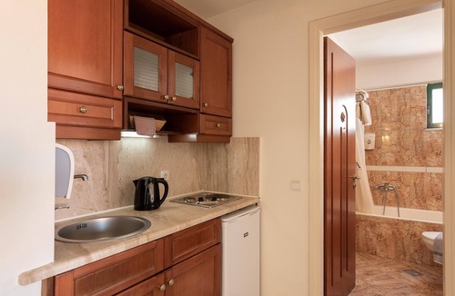 Platanias Town Hotel | Caldera Bay