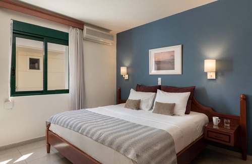 Platanias Town Hotel | Caldera Bay