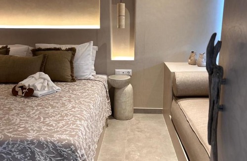 Paralia Dionysiou Apartment | Calliopes by the sea boutique suites