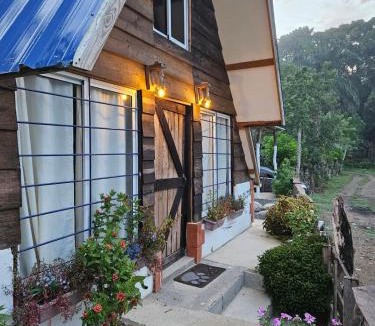 Jarabacoa House | Canada House Queen bed in 2nd floor dbl sofa bed in 1st floor BBQ Private pool, river