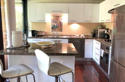 Punaauia Apartment | Carlton Plage PK18 White Sand Beach Pool 2BR/2BA fiber Wi-Fi A/C