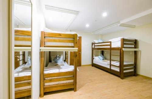 Batu Bolong Hostel | Caroline Hostel