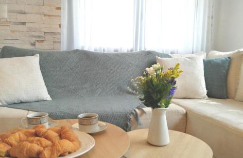 Olympiada House | Casa Alegria