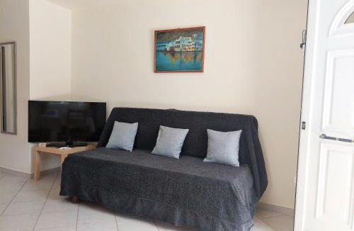 Pyrgou Dirou Apartment | Casa Blanca (I)