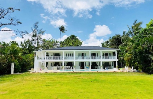 El Limon Villa | Casa Blanca Luxury Staffed Beach Villa with Sea View