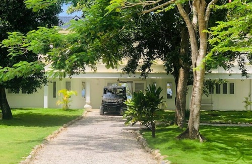 El Limon Villa | Casa Blanca Luxury Staffed Beach Villa with Sea View