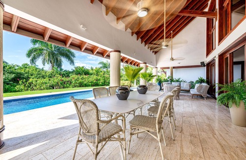 Las Palmas Villa | Casa Carter! 5 bedroom villa with pool, jacuzzi, outdoor BBQ & staff