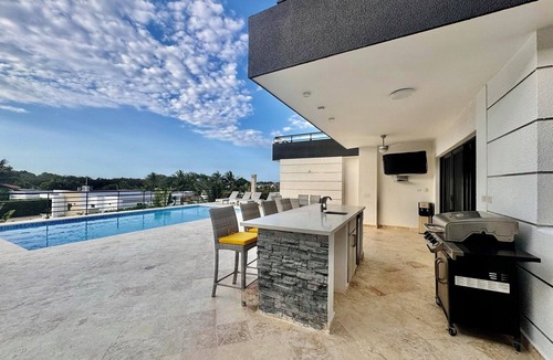 La Mulata Villa | CASA COCO-MODERNO Superior 4 Master @ Casa Linda