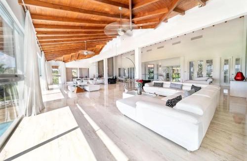 Las Lomas Villa | Casa de Campo Elegance - 8-Bedroom Golf View Villa
