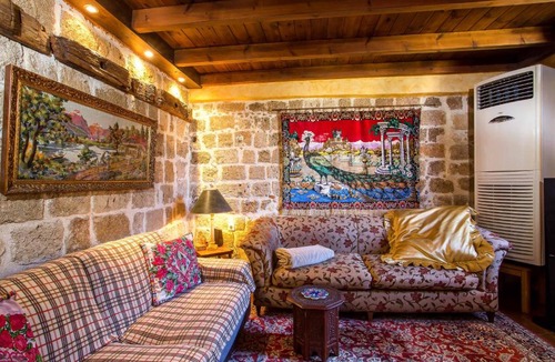 Rhodes Old Town Ski Chalet | CASA DI ALEJANDRO