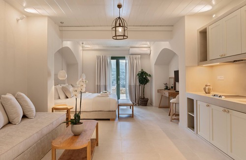 Andros Town House | Casa Di Fiori Andros Suites