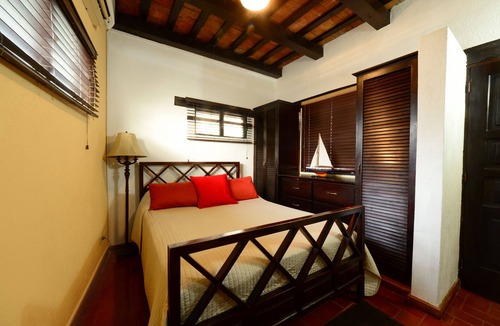 Zona Colonial Bed & Breakfast | Casa Naemie de cuidado de sus sueños!