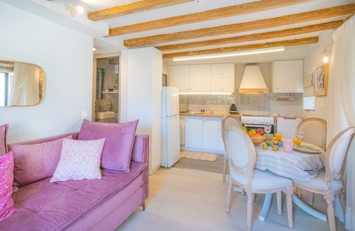 Old Town Apartment | Casa Trenta Otto-J: Authentic Corfu Charm in Mouragia, Wifi, A/C