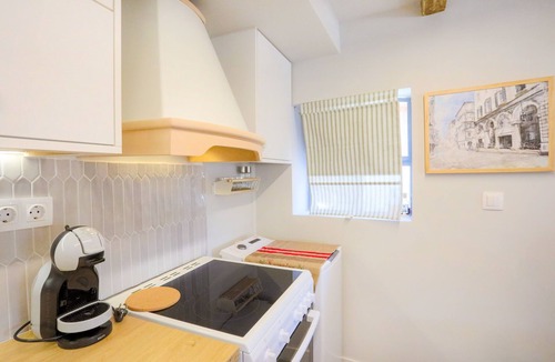Old Town Apartment | Casa Trenta Otto-J: Authentic Corfu Charm in Mouragia, Wifi, A/C