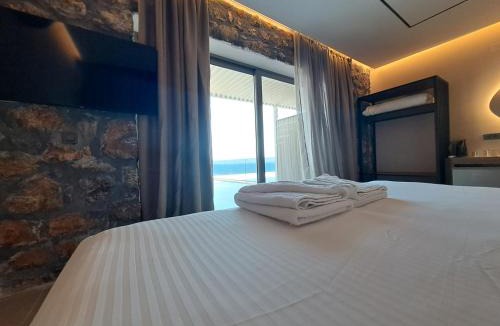 Loutro House | Castella Luxe