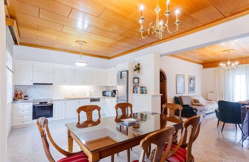 Lagopodo Villa | Castelli - Four Bedroom Villa, Sleeps 8