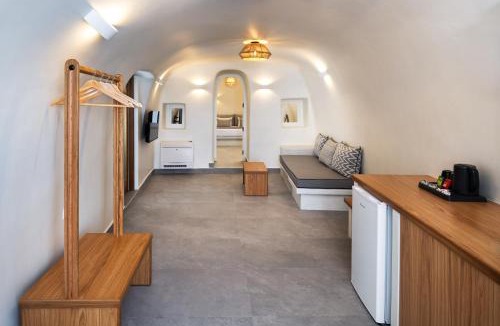 Fira Apartment | Cavora Suites