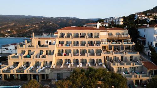 Armenistis Hotel | Cavos Bay Hotel & Studios