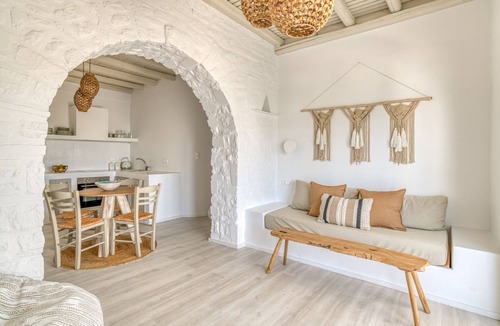 Aliki Apartment | Cavos Paros Veranda Apt: Large Patio, Bathtub & Walk to Beach