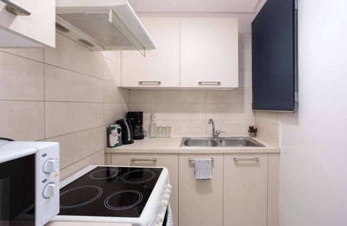 Platia Viktorias Apartment | Central Athens Fully-Equipped Getaway in Victoria