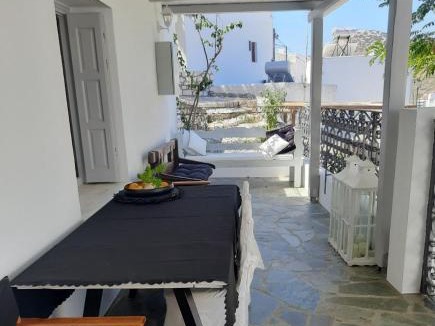 Skyros Town House | Central Skyros Hideaway
