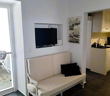 Skyros Town House | Central Skyros Hideaway
