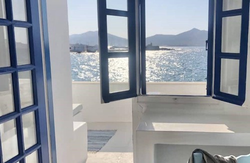 Naousa Apartment | Centrally located Naoussa seafront studio Casa Medusa with amazing view!