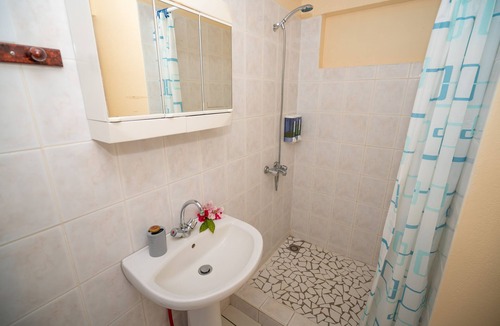 Bora Bora Hotel | Chambre double salle de bain privée