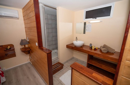 Bora Bora Hotel | Chambre double supérieure et salle de bain privée