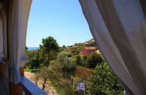 Gardenos Apartment | Charming 2-bedroom apartment in Vitalades with WiFi and AC