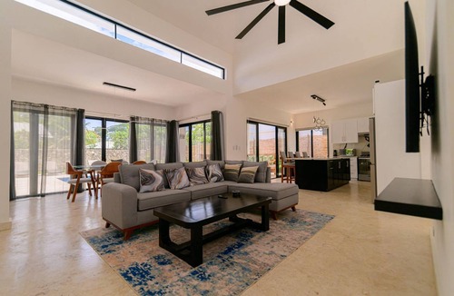 Playa Chiquita Villa | Charming 3-bedroom villa in wonderful Ocean Village with Pool & BBQ
