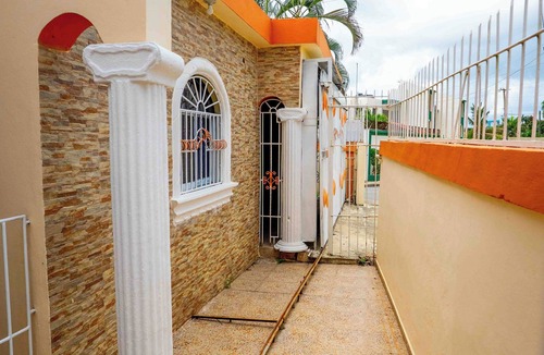 Higuey House | Charming 3-bedroom house with wifi and AC in Higuey, have a local experience!