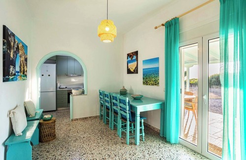 Kiparissia House | Charming Beachfront Haven, Steps from the Beach
