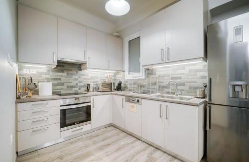 Platia Viktorias Apartment | Charming Contemporary 2 bedroom apartment