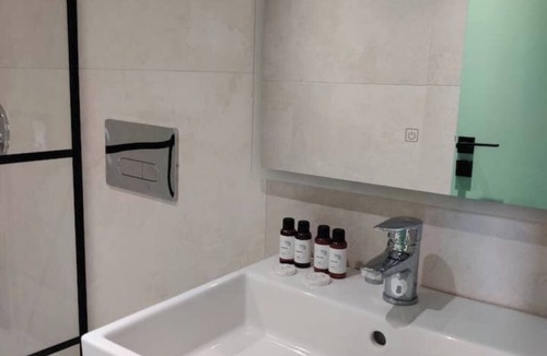 Qender Hotel | Charming Duplex for 6 in the Heart of Saranda – Steps from the Beach