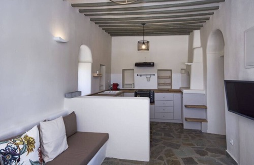 Mykonos Town Villa | Charming Private Greek Heritage Retreat (Tavros)
