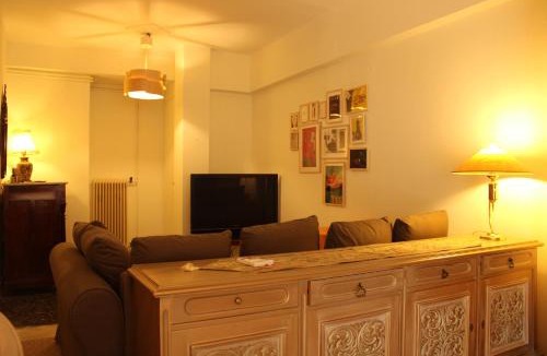 Oropos Apartment | Charming Seaside Flat