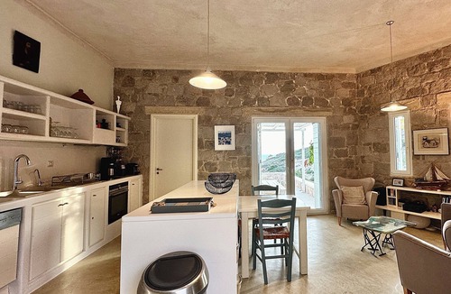 Milos Villa | Charming seaside villa with 5 bedrooms!