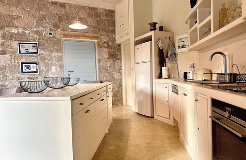 Milos Villa | Charming seaside villa with 5 bedrooms!