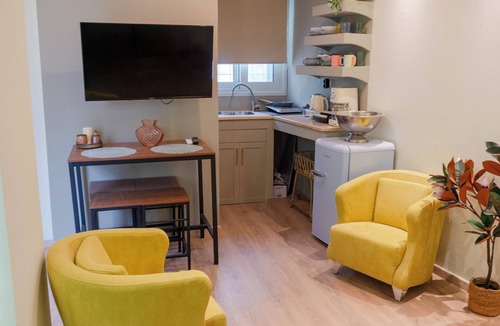 Kerameikos Apartment | Charming Studio in Central Athens – Pet-Friendly Stay