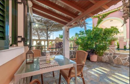 Skala Apartment | Charming Studio Just Steps from Paramonas Beach