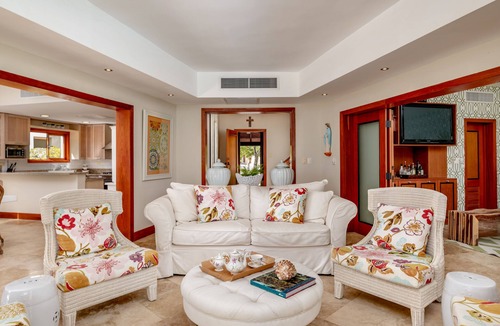 Barrio La Fortaleza Vieja Villa | Charming villa with pool, bbq and sea view.