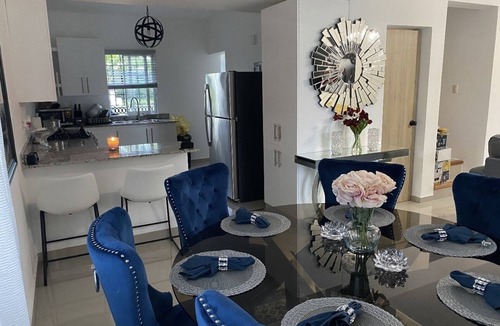 Munoz Villa | Cheerful 4 bedroom villa with a pool. 10 minutes away from the boulevard