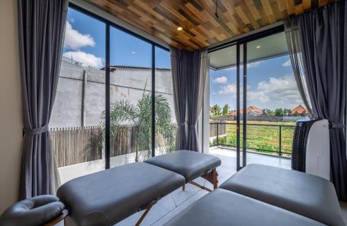 Padonan Villa | Chiama Sun - Berawa Best-Kept Secret - Luxury 4BR Villa with Pool, BBQ - Fast Wi-Fi