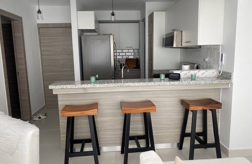 Veron Condo | Chic 1-bedroom condo Pool, Balcony & Tropical Vibes.