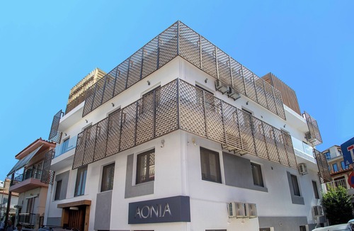 Khalkis Apartment | Chic 2-bedroom apartment ground floor with WiFi, AC in awesome Chalkida