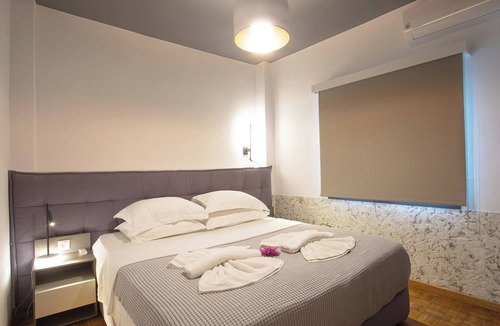 Khalkis Apartment | Chic 2-bedroom apartment ground floor with WiFi, AC in awesome Chalkida