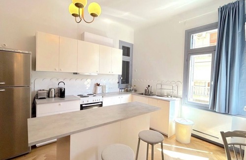 Piraeus Apartment | Chic 5BR Seaside Pasalimani Apt Next to Marina Zea