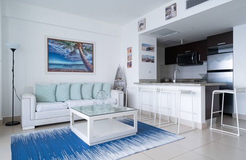 Juan Dolio - El Pueblo Apartment | Chic Beachfront Apt. W/5 beds Las Olas Juan Dolio